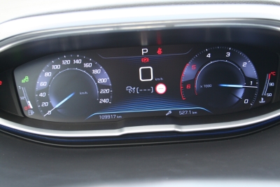 Peugeot 3008 Allure 1.6 Blue HDI AT6, Navi, 360°-Kamera