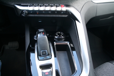 Peugeot 3008 Allure 1.6 Blue HDI AT6, Navi, 360°-Kamera