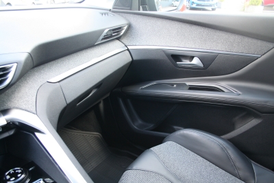 Peugeot 3008 Allure 1.6 Blue HDI AT6, Navi, 360°-Kamera