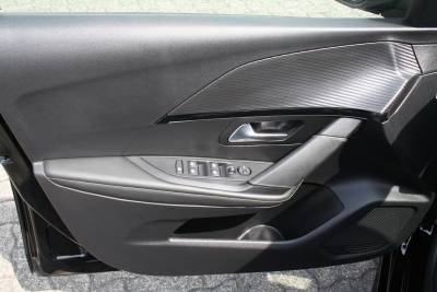 Peugeot e-208 GT 136PS Akku100%, Alcantara, Glasdach