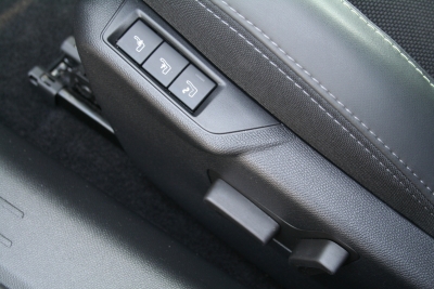 Peugeot e-208 GT 136PS Akku100%, Alcantara, Glasdach