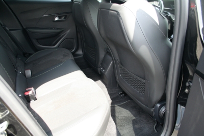 Peugeot e-208 GT 136PS Akku100%, Alcantara, Glasdach