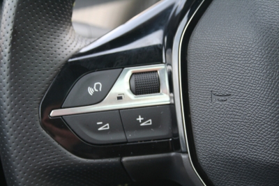 Peugeot e-208 GT 136PS Akku100%, Alcantara, Glasdach