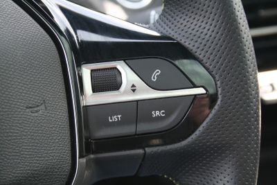 Peugeot e-208 GT 136PS Akku100%, Alcantara, Glasdach