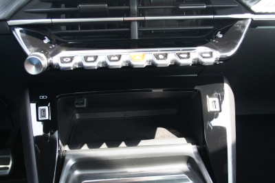 Peugeot e-208 GT 136PS Akku100%, Alcantara, Glasdach