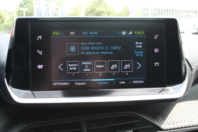 Peugeot e-208 GT 136PS Akku100%, Alcantara, Glasdach