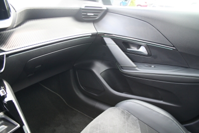 Peugeot e-208 GT 136PS Akku100%, Alcantara, Glasdach