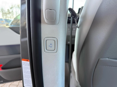 Hyundai STARIA 1.6T HEV Signature 7-Sitz ACC Leder PDach