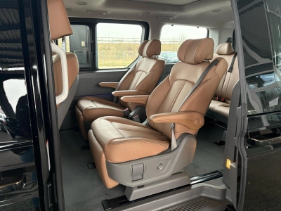 Hyundai STARIA 1.6T HEV Signature 7-Sitz ACC Leder PDach