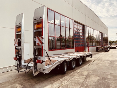 Möslein TT 31 31 t Tridem- Tieflader 3 Achs, 8 m Ladefläche
Neufahrzeug