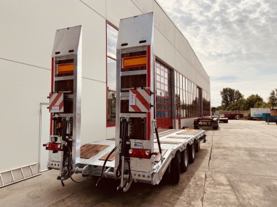 Möslein TT 31 31 t Tridem- Tieflader 3 Achs, 8 m Ladefläche
Neufahrzeug