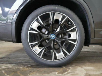 BMW iX3 Impressive M-Sport 20Zoll HUD H&K LED AHK.