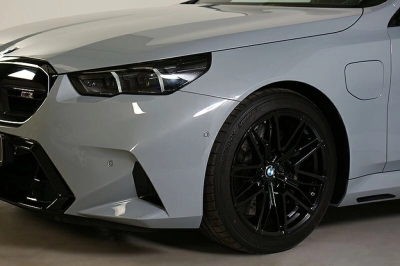 BMW M5 G90 ACC B&W Carbon Pak. V-Max Sitzbelüf. LED