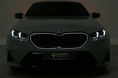 BMW M5 G90 ACC B&W Carbon Pak. V-Max Sitzbelüf. LED
