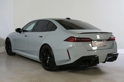 BMW M5 G90 ACC B&W Carbon Pak. V-Max Sitzbelüf. LED