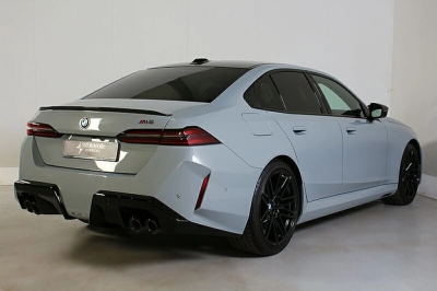 BMW M5 G90 ACC B&W Carbon Pak. V-Max Sitzbelüf. LED