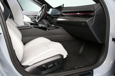 BMW M5 G90 ACC B&W Carbon Pak. V-Max Sitzbelüf. LED