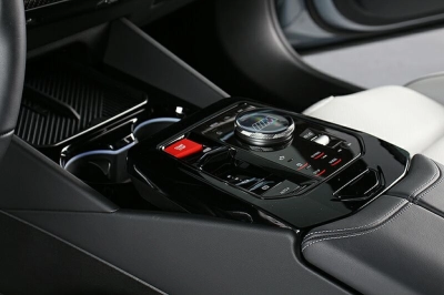 BMW M5 G90 ACC B&W Carbon Pak. V-Max Sitzbelüf. LED
