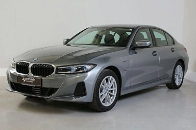 BMW 330e LED Widescreen HiFi Kamera HuD Sportsitze
