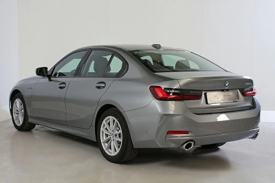 BMW 330e LED Widescreen HiFi Kamera HuD Sportsitze