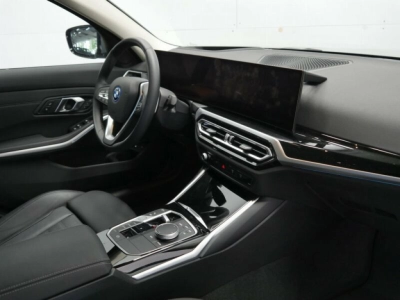 BMW 330e LED Widescreen HiFi Kamera HuD Sportsitze