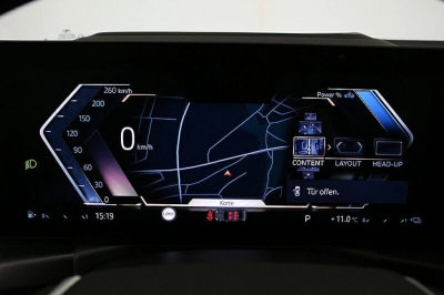 BMW 330e LED Widescreen HiFi Kamera HuD Sportsitze