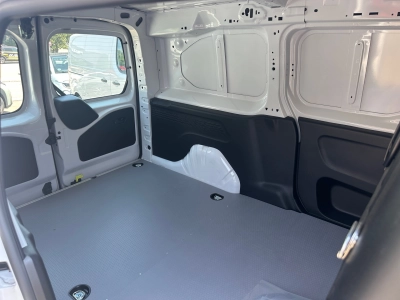 Toyota Proace City L2 verblecht 4-türig Meister 1,5 D-4D 74 KW (102 PS) Start/Stop 6-Gang-Schaltgetriebe