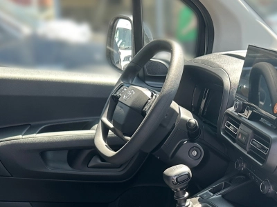 Toyota Proace City L2 verblecht 4-türig Meister 1,5 D-4D 96 KW (130 PS) Start/Stop 6-Gang-Schaltgetriebe
