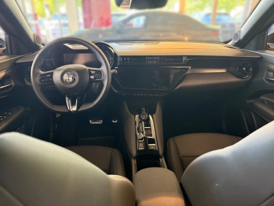 Alfa Romeo Junior Elettrica (115kW) Speciale