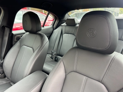 Alfa Romeo Giulia Ti Q4 H&K / Kamera / Allrad / MATRIX