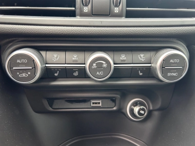 Alfa Romeo Giulia Ti Q4 H&K / Kamera / Allrad / MATRIX