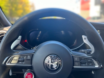 Alfa Romeo Giulia 2.9 V6 Bi-Turbo AT8 Quadrifoglio