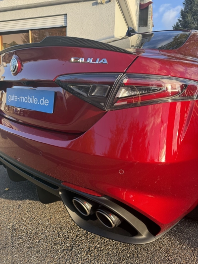 Alfa Romeo Giulia Quadrifoglio 520PS RB/SPARCO / ACRAPOVIC 