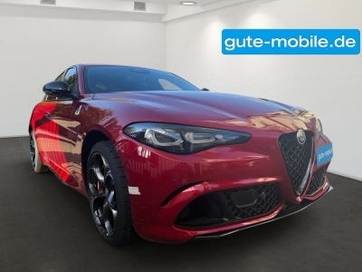 Alfa Romeo Giulia Quadrifoglio 520PS RB/SPARCO / ACRAPOVIC 