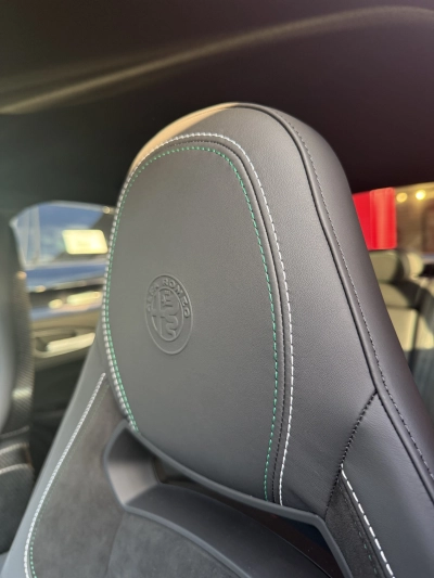 Alfa Romeo Giulia Quadrifoglio 520PS RB/SPARCO / ACRAPOVIC 