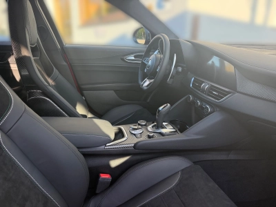 Alfa Romeo Giulia Quadrifoglio 520PS RB/SPARCO / ACRAPOVIC 