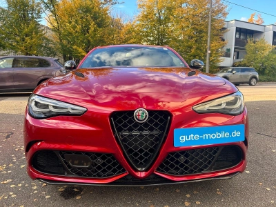 Alfa Romeo Giulia Quadrifoglio 520PS RB/SPARCO / ACRAPOVIC 