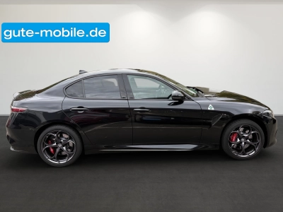 Alfa Romeo Giulia Quadrifoglio 520PS RB/SPARCO / ACRAPOVIC 