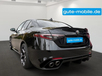 Alfa Romeo Giulia Quadrifoglio 520PS RB/SPARCO / ACRAPOVIC 