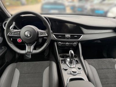 Alfa Romeo Giulia Quadrifoglio 520PS RB/SPARCO / ACRAPOVIC 
