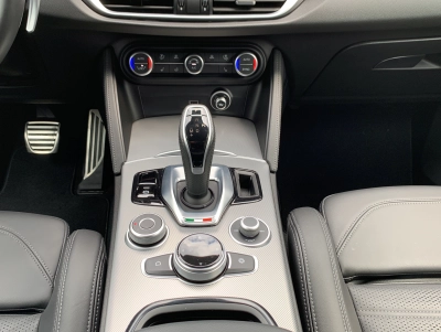 Alfa Romeo Stelvio 2.2 Diesel Veloce 21 Zoll | ACC | MATRIX