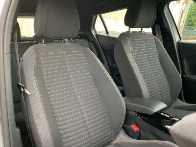 Peugeot 2008 e- Active (100 kW) 136PS| Bluetooth| DAB