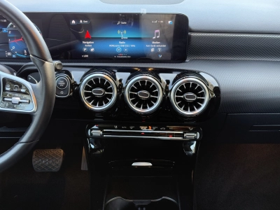 Mercedes-Benz A 180 7G-DCT Progressive / AHK / LED / RFK 