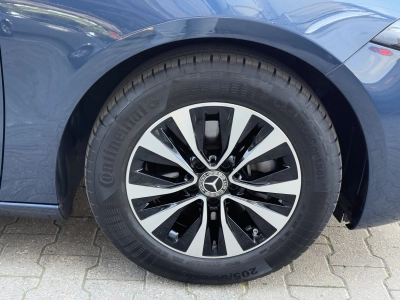 Mercedes-Benz A 180 7G-DCT Progressive / AHK / LED / RFK 