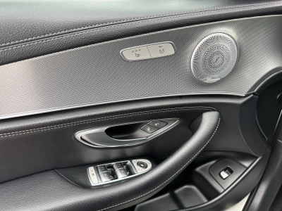 Mercedes-Benz E 300 de T 9G-TRONIC AMG Line /PANO / Burmester

