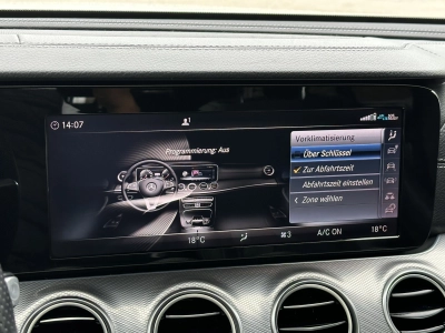 Mercedes-Benz E 300 de T 9G-TRONIC AMG Line /PANO / Burmester
