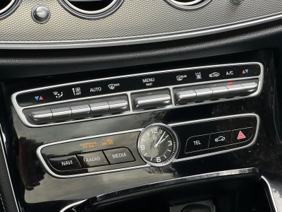 Mercedes-Benz E 300 de T 9G-TRONIC AMG Line /PANO / Burmester
