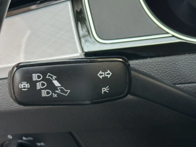 VW Passat Variant 2.0TDI SCR DSG Business / Massage