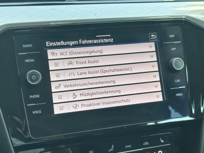 VW Passat Variant 2.0TDI SCR DSG Business / Massage