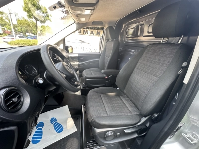 Mercedes-Benz Vito 111 CDI Lang / Standheizung / Regalsystem 